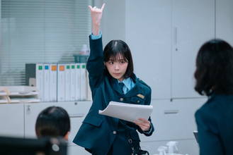『大空港～GATE24～』初回 趣里、謎のクセ強税関職員役に反響「右京さんのDNA」「変人役ハマる」