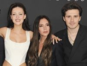 ブルックリン・ベッカム＆ニコラ・ペルツ、確執中の母ヴィクトリア・ベッカム叙勲の裏でラブラブ姿をシェア