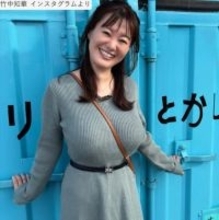 グラビア話題44歳・元NHKの竹中知華アナ、タイトなニットワンピ姿が「ナイスです」「スタイル抜群」