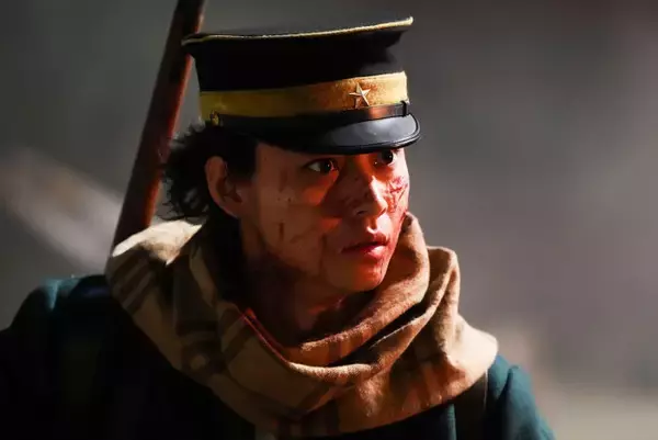 『ゴールデンカムイ 網走監獄襲撃編』山崎賢人ら22人のキャラ場面写真解禁　ビジュアルブック発売決定