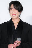 「宮舘涼太、大事なところで噛み赤面　本木雅弘が優しくフォロー」の画像1