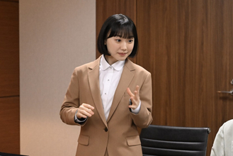 『南田南弁護士は天才肌』第2話“南”芦田愛菜、ウエディングドレスの謎を解くため潜入捜査を敢行！