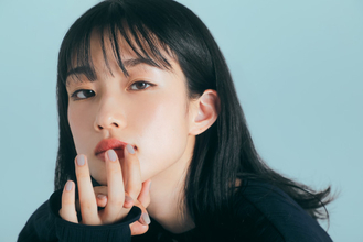 コンカフェ嬢演じる河合優実　制服・チャイナドレス・チア服披露