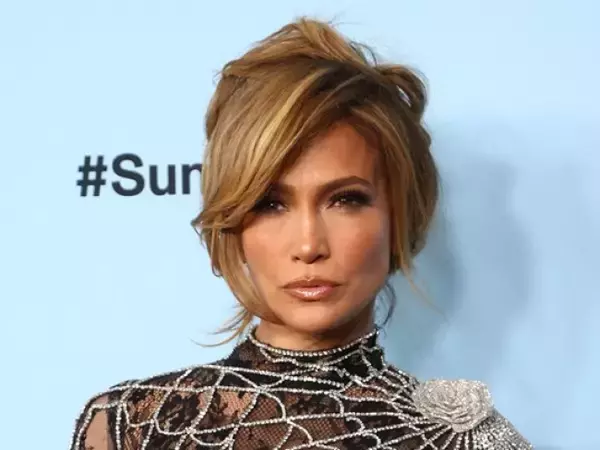 ジェニファー・ロペス、ベン・アフレックとペアで入れたタトゥーを除去