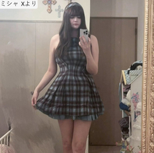 身長183cm美女モデル、抜群プロポーションにネット騒然　全身ショットに「天井が低く感じる」の声