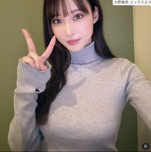フォロワー130万の“日本一美しいドラマー”、タイトなニット姿が「スタイル抜群」　グラビアでも活躍中