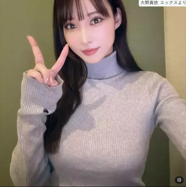 フォロワー130万の“日本一美しいドラマー”、タイトなニット姿が「スタイル抜群」　グラビアでも活躍中