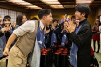 『おいしい給食』感謝感激の入プレ第3弾「満食御礼」ホログラムステッカー＆第4弾「わんこそバッジ」缶バッジ配布決定