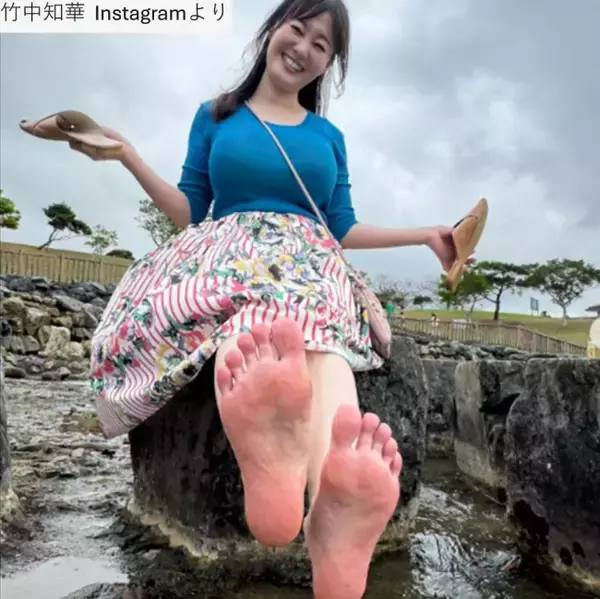 グラビア話題44歳・元NHKの竹中知華アナ、青ニット×スカート姿で抜群プロポーション全開！