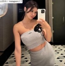 異次元の超絶ボディ・グラビア美女22歳、ミニ丈のオフショル姿が「綺麗すぎ」「スタイル抜群」