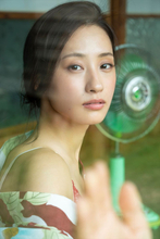 “令和最強のメリハリボディ”26歳、きらめきと大人の魅力が交錯するファン必見のデジタル写真集！