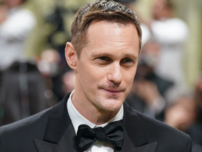 アレクサンダー・スカルスガルド、バイセクシャル公表の噂を否定