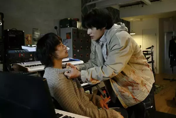 『シナントロープ』“クルミ”が目出し帽を脱いだ！　演じていた人気ミュージシャンに驚き「まさか」「全然気づかなかった…」