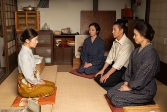明日の『虎に翼』“寅子”伊藤沙莉、新しい日本国憲法を目にして家族会議を開く