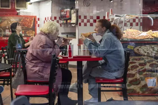 「“嘘”が育む特別な友情―スカーレット・ヨハンソン監督作『エレノアってグレイト。』予告＆場面写真解禁」の画像