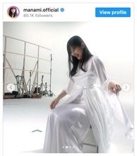小西真奈美、真っ白なドレス姿　神秘的なショットに「天女」「ビーナス」の声
