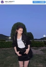 生見愛瑠、ミニ丈ブラックコーデに反響「美しい」「スタイル良すぎる」