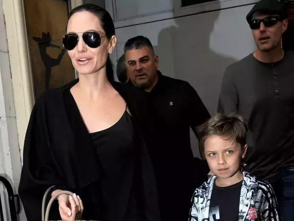 アンジェリーナ・ジョリー＆ブラッド・ピットの息子ノックスが両親似のイケメンに成長！