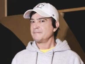 「見た目若すぎん？」「40代に見える」63歳のハーフ俳優、印象激変の今「イケおじ化してますやん」