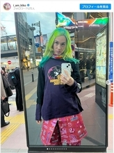 水原希子32歳、カラフルヘア＆ファンキーなストリートファッションの最新ショット「仲里依紗ちゃんかと思った」