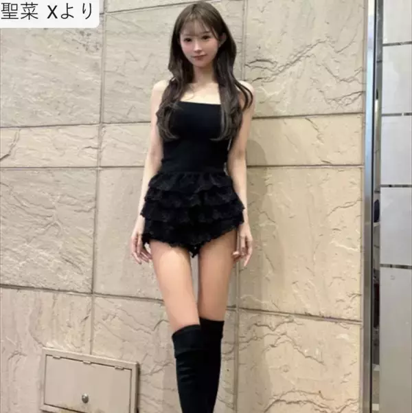 “10頭身ショット”にネット衝撃　16歳で妊娠・ギャルモデル、ミニ丈姿が「スタイル抜群」