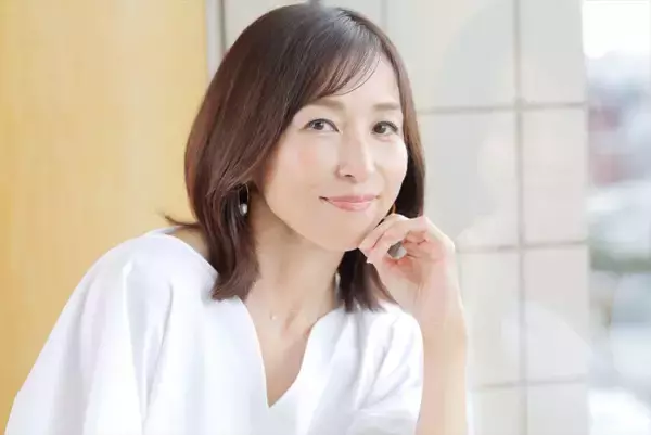 伝説のグラビアクイーン・かとうれいこ56歳、イケメン元プロ野球選手とゴルフ場2ショット「美男美女ですね！」