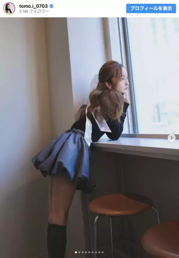 板野友美、“ミニスカコーデ”披露に反響「美しいスタイル」「可愛い」