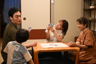 『終幕のロンド』第7話 “鳥飼”草なぎ剛たちが“こはる”風吹ジュンの“最後のお誕生日”を祝福