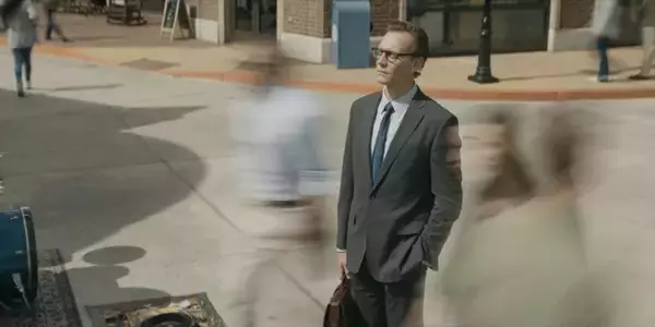 トム・ヒドルストン主演！　スティーヴン・キング原作のミステリー映画『サンキュー、チャック』新場面写真到着