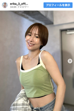 「若々しい」ミニ丈で美スタイル全開　“奇跡の44歳”山川恵里佳、ポーズをきめ眩しい笑顔　2児の母　夫は芸人・おさる
