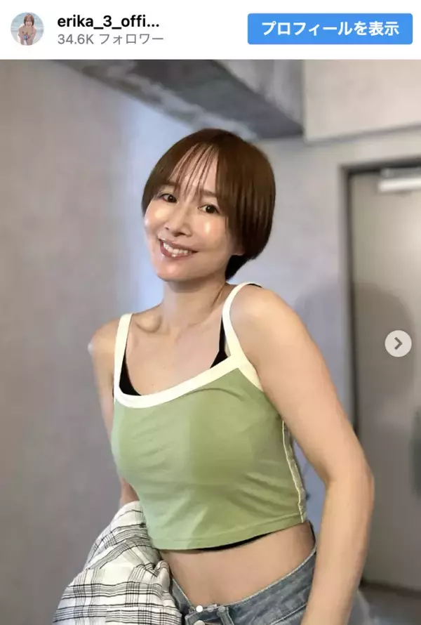 「若々しい」ミニ丈で美スタイル全開　“奇跡の44歳”山川恵里佳、ポーズをきめ眩しい笑顔　2児の母　夫は芸人・おさる
