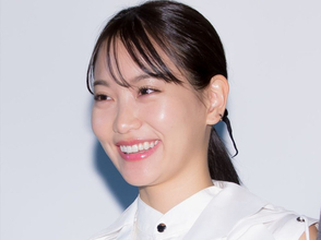 「彼氏いない時は連絡が常に3桁来る」元AKB48最強モテ美女、イケメン彼氏と南国リゾート満喫