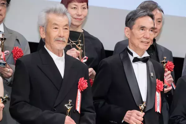 田中泯の受賞を吉沢亮が祝福！　長塚京三は淀川長治賞に喜び「一番幸せな80歳かもしれません」＜日本映画批評家大賞＞