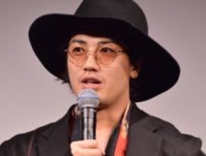 赤西仁、実父の若かりし頃を初公開「似てる！」「仁さん面影あるね」
