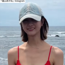 171cm“人気ABEMAアナウンサー”の抜群プロポーションに衝撃　ビーチでの姿が「美しい」「可愛すぎる」