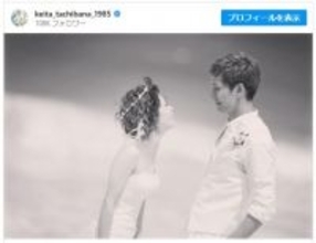 松浦亜弥と橘慶太が結婚10周年　“丸秘”ウエディングフォトにファン歓喜