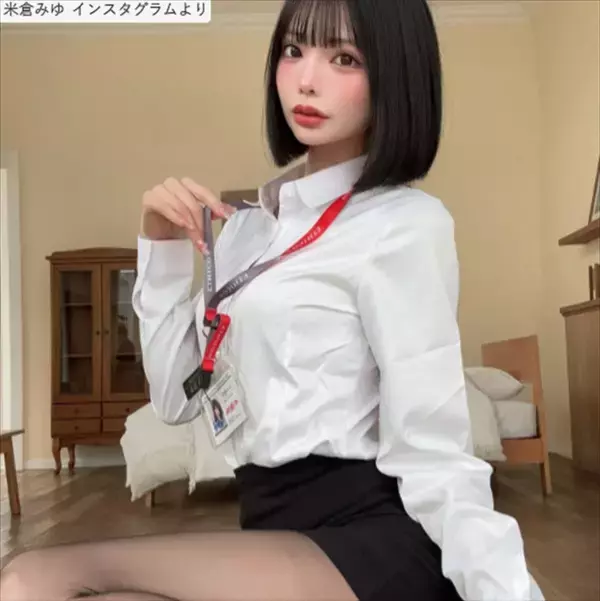 「デカ女」話題のコスプレイヤー、ミニスカOLコスが「スタイル抜群」「ナイス」「美しい」