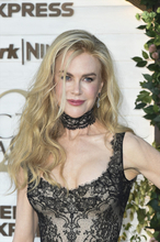 ニコール・キッドマン、黒レースドレスで妖艶なルック　アトリエ ヴェルサーチェまとう