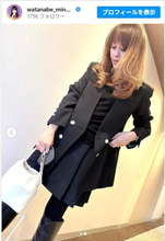 渡辺美奈代56歳、ブラック統一のクールなコーデとミニスカ美脚にファン「とってもかっこいい」「足も細くて羨ましい」