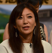 中島史恵58歳、黒のミニスカでファン魅了　抜群のスタイルにネット衝撃