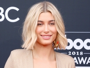 ヘイリー・ビーバー、脳卒中の症状で病院に運ばれる　脳に血栓発覚もすでに回復とコメント