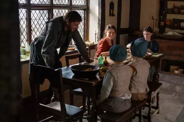 ゴールデン・グローブ賞2冠『ハムネット』、幸福と愛情がにじむシーン写真7点解禁