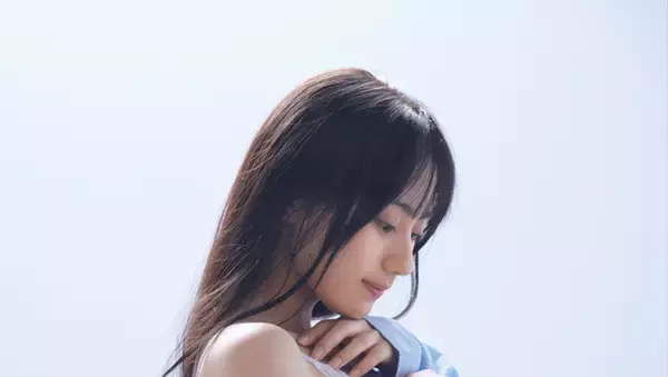 乃木坂46・川崎桜、ランジェリーカット初挑戦！　1st写真集『エチュード』先行カット解禁