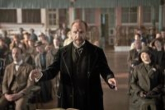 映画『ザ・コラール　希望を紡ぐ歌』名優レイフ・ファインズが導く魂の再生の物語を収めた予告解禁