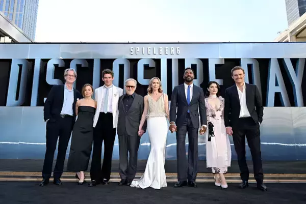 スピルバーグ最新作『ディスクロージャー・デイ』NYプレミア開催　米政府のUFO情報開示にも言及