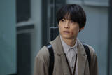「『告白－25年目の秘密－』初回 松村北斗、無垢で危険な主人公で新境地　ネット称賛続々「今までにない役」「めちゃくちゃ怖い…」」の画像1