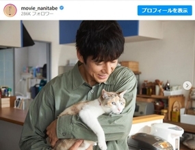 “シロさん”西島秀俊、猫の“かぼすちゃん”を抱っこでご満悦「シロさんかわちいいぃ」＜きのう何食べた？＞