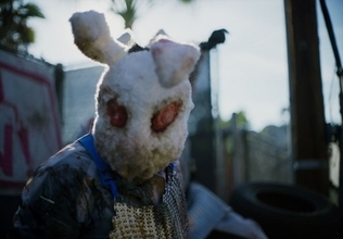 最恐の“無限パージ”開幕　赤目ウサギが襲い掛かる『フォーエバー・パージ』本編映像初解禁