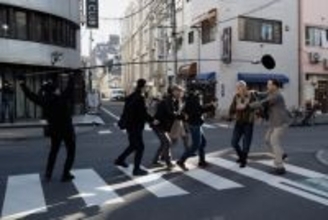 ブレンダン・フレイザー×柄本明らの撮影風景を収めた映画『レンタル・ファミリー』メイキングカット公開