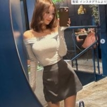 16歳で妊娠・ギャルモデル、オフショル姿が「スタイル抜群」「AI超えてる」と絶賛の声